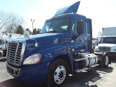 Used 2017 Freightliner Cascadia Day Cab 4x2, Semi Truck for sale #679440 - photo 1