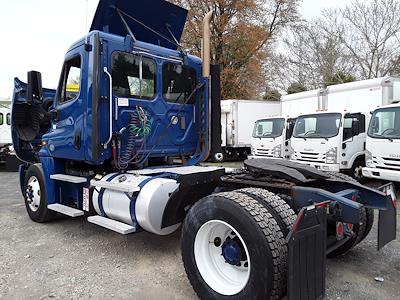 Used 2017 Freightliner Cascadia Day Cab 4x2, Semi Truck for sale #679441 - photo 2