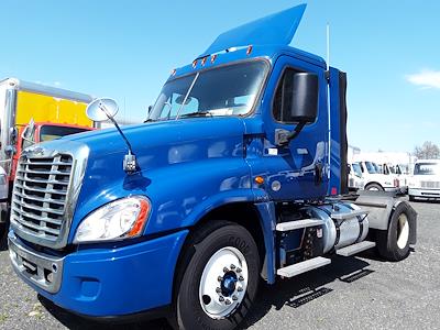 Used 2017 Freightliner Cascadia Day Cab 4x2, Semi Truck for sale #679450 - photo 1