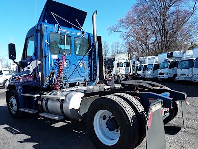 Used 2017 Freightliner Cascadia Day Cab 4x2, Semi Truck for sale #679451 - photo 2