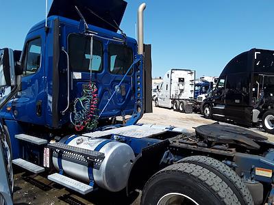 Used 2017 Freightliner Cascadia Day Cab 4x2, Semi Truck for sale #679452 - photo 2