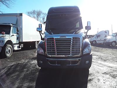 Used 2018 Freightliner Cascadia Sleeper Cab 6x4, Semi Truck for sale #682507 - photo 2