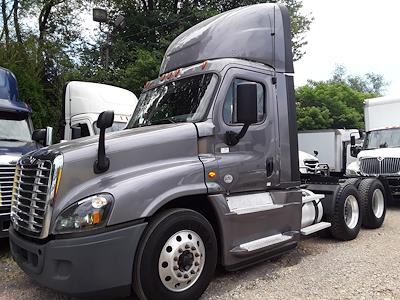 Used 2018 Freightliner Cascadia Day Cab 6x4, Semi Truck for sale #683290 - photo 1