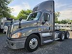 Used 2018 Freightliner Cascadia Day Cab 6x4, Semi Truck for sale #686279 - photo 1