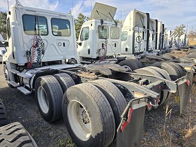 Used 2018 Freightliner Cascadia Day Cab 6x4, Semi Truck for sale #749429 - photo 2