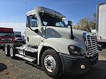 Used 2018 Freightliner Cascadia Day Cab 6x4, Semi Truck for sale #751070 - photo 4