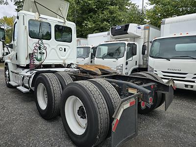 Used 2018 Freightliner Cascadia Day Cab 6x4, Semi Truck for sale #754513 - photo 2