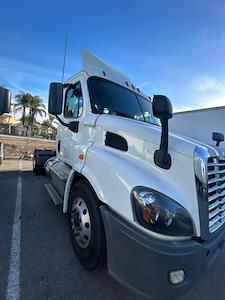 Used 2018 Freightliner Cascadia Day Cab 4x2, Semi Truck for sale #764672 - photo 1