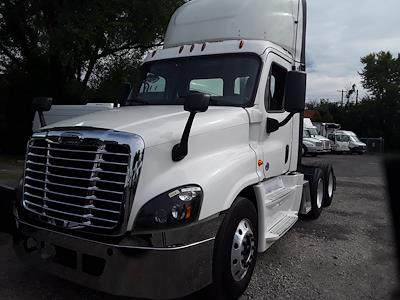 Used 2018 Freightliner Cascadia Day Cab 6x4, Semi Truck for sale #767789 - photo 1