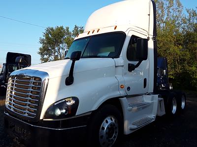 Used 2018 Freightliner Cascadia Day Cab 6x4, Semi Truck for sale #767950 - photo 1
