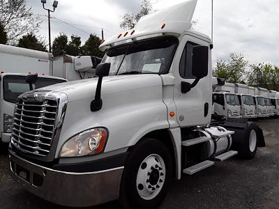 Used 2018 Freightliner Cascadia Day Cab 4x2, Semi Truck for sale #768993 - photo 1