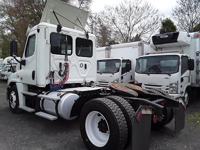 Used 2018 Freightliner Cascadia Day Cab 4x2, Semi Truck for sale #768993 - photo 2