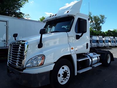 Used 2018 Freightliner Cascadia Day Cab 4x2, Semi Truck for sale #768994 - photo 1