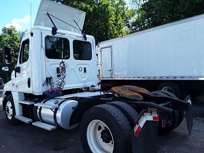 Used 2018 Freightliner Cascadia Day Cab 4x2, Semi Truck for sale #768994 - photo 2