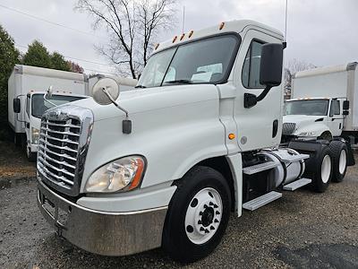 Used 2018 Freightliner Cascadia Day Cab 6x4, Semi Truck for sale #769738 - photo 1