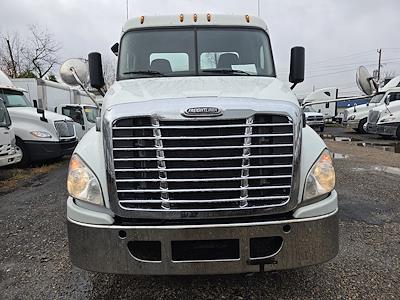 Used 2018 Freightliner Cascadia Day Cab 6x4, Semi Truck for sale #769738 - photo 2