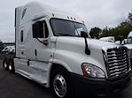Used 2018 Freightliner Cascadia Sleeper Cab 6x4, Semi Truck for sale #778809 - photo 4