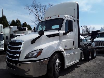 Used 2019 Freightliner Cascadia Day Cab 6x4, Semi Truck for sale #782144 - photo 1