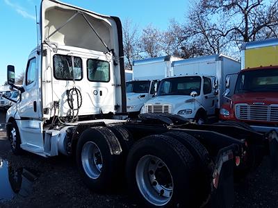Used 2019 Freightliner Cascadia Day Cab 6x4, Semi Truck for sale #786655 - photo 2