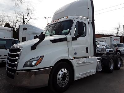 Used 2019 Freightliner Cascadia Day Cab 6x4, Semi Truck for sale #786658 - photo 1