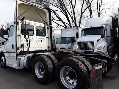 Used 2019 Freightliner Cascadia Day Cab 6x4, Semi Truck for sale #786658 - photo 2