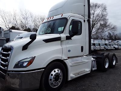 Used 2019 Freightliner Cascadia Day Cab 6x4, Semi Truck for sale #786659 - photo 1