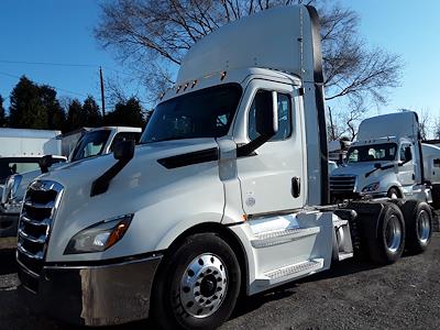 Used 2019 Freightliner Cascadia Day Cab 6x4, Semi Truck for sale #786660 - photo 1