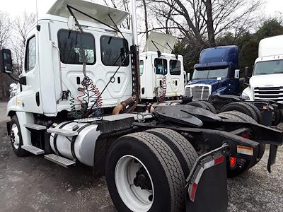 Used 2018 Freightliner Cascadia Day Cab 4x2, Semi Truck for sale #788865 - photo 2