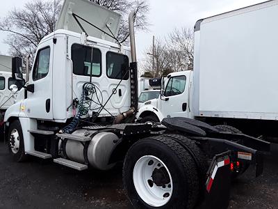 Used 2018 Freightliner Cascadia Day Cab 4x2, Semi Truck for sale #788967 - photo 2