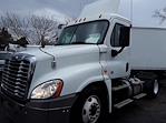 Used 2018 Freightliner Cascadia Day Cab 4x2, Semi Truck for sale #788967 - photo 1