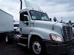 Used 2018 Freightliner Cascadia Day Cab 4x2, Semi Truck for sale #788967 - photo 4