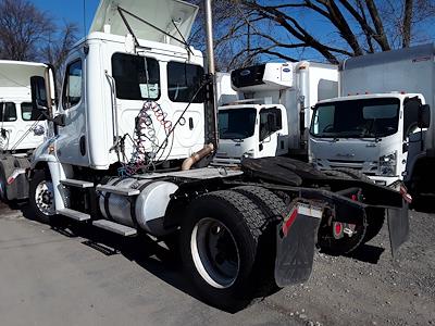 Used 2018 Freightliner Cascadia Day Cab 4x2, Semi Truck for sale #788968 - photo 2