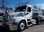 Used 2018 Freightliner Cascadia Day Cab 4x2, Semi Truck for sale #788968 - photo 1