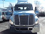 Used 2018 Freightliner Cascadia Day Cab 4x2, Semi Truck for sale #788968 - photo 3