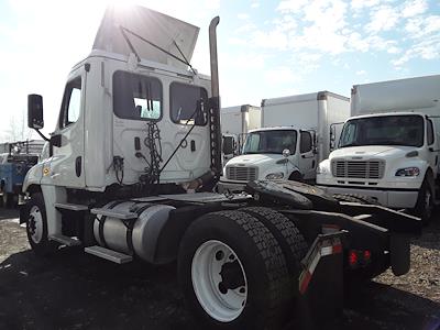 Used 2018 Freightliner Cascadia Day Cab 4x2, Semi Truck for sale #788969 - photo 2