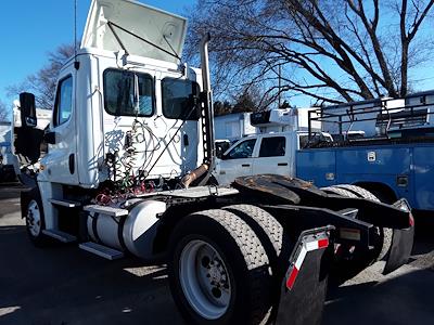 Used 2018 Freightliner Cascadia Day Cab 4x2, Semi Truck for sale #788977 - photo 2