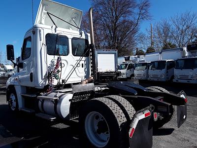 Used 2018 Freightliner Cascadia Day Cab 4x2, Semi Truck for sale #789011 - photo 2