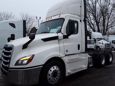 Used 2019 Freightliner Cascadia Day Cab 6x4, Semi Truck for sale #789437 - photo 1