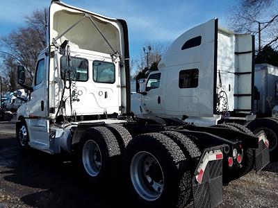 Used 2019 Freightliner Cascadia Day Cab 6x4, Semi Truck for sale #789440 - photo 2