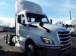 Used 2019 Freightliner Cascadia Day Cab 6x4, Semi Truck for sale #789440 - photo 4