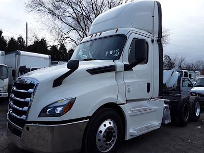 Used 2019 Freightliner Cascadia Day Cab 6x4, Semi Truck for sale #789447 - photo 1