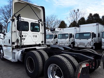 Used 2019 Freightliner Cascadia Day Cab 6x4, Semi Truck for sale #789447 - photo 2
