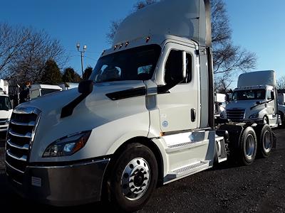 Used 2019 Freightliner Cascadia Day Cab 6x4, Semi Truck for sale #789450 - photo 1