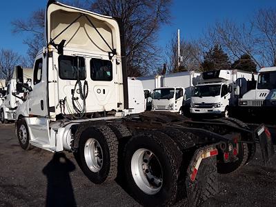 Used 2019 Freightliner Cascadia Day Cab 6x4, Semi Truck for sale #789450 - photo 2