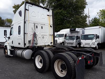 Used 2018 Freightliner Cascadia Sleeper Cab 6x4, Semi Truck for sale #800030 - photo 2