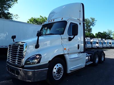 2019 Freightliner Cascadia Day Cab 6x4, Semi Truck for sale #808246 - photo 1