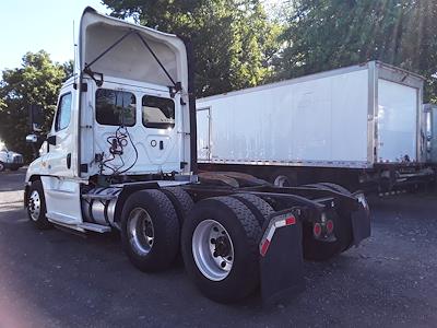 Used 2019 Freightliner Cascadia Day Cab 6x4, Semi Truck for sale #808246 - photo 2