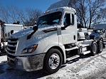 Used 2019 Freightliner Cascadia Day Cab 6x4, Semi Truck for sale #813016 - photo 1