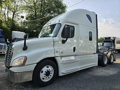 Used 2019 Freightliner Cascadia Sleeper Cab 6x4, Semi Truck for sale #813195 - photo 1