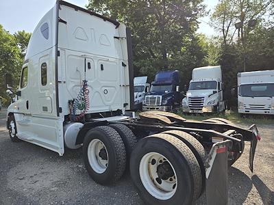 Used 2019 Freightliner Cascadia Sleeper Cab 6x4, Semi Truck for sale #813195 - photo 2